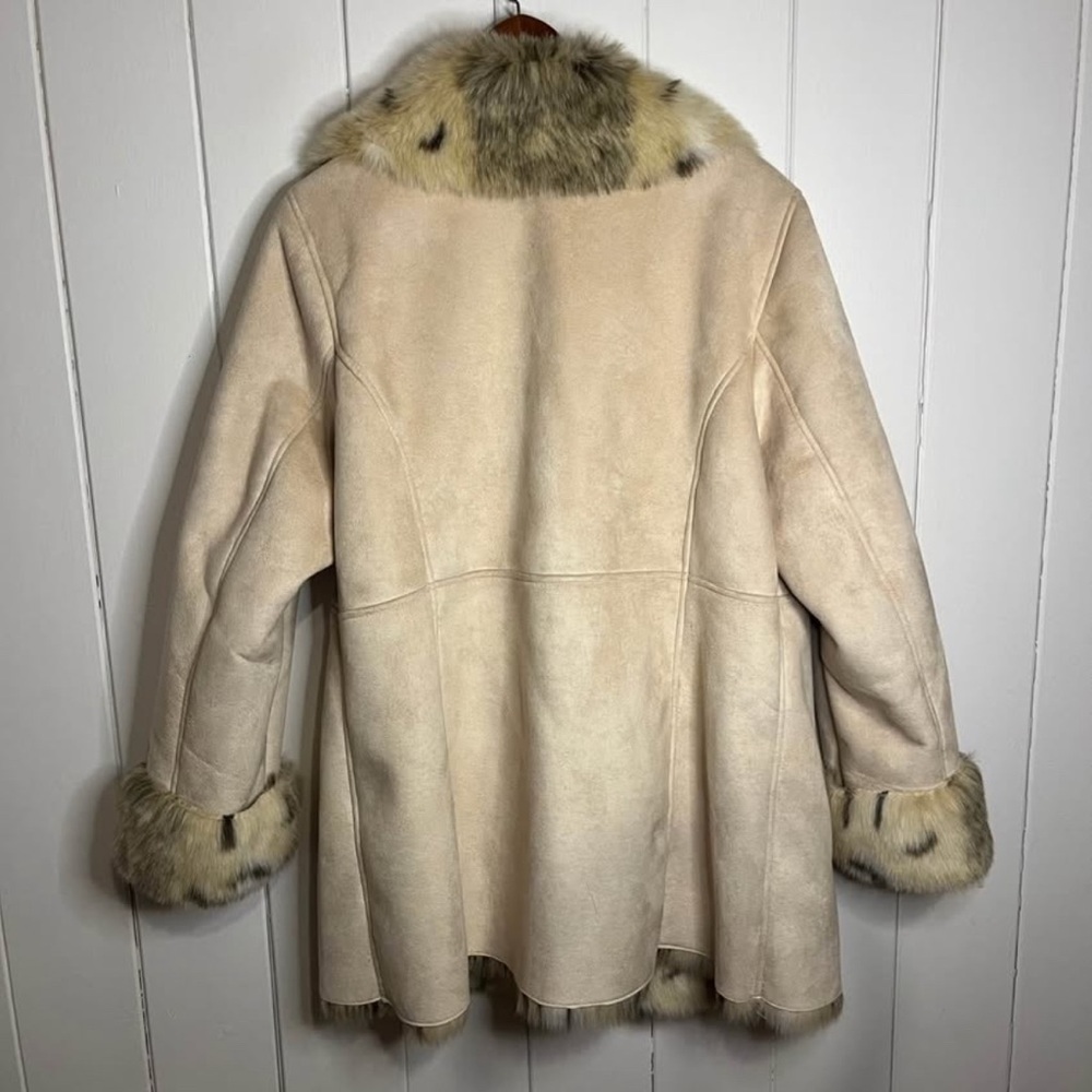Vintage Penmans Faux Fur/ Suede Button Up Coat. Size 1X. - Picture 9 of 9